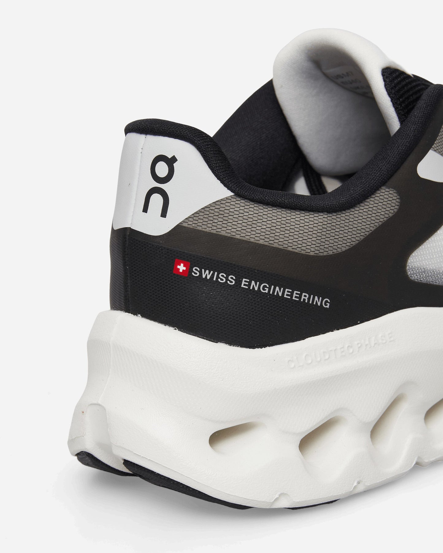 Cloudtilt Remix Sneakers Black / Ivory