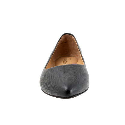 Trotters Estee T1556-057 Womens Black Leather Slip On Loafer Flats Shoes