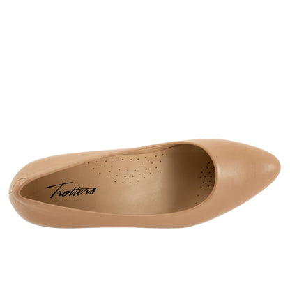 Trotters Kari T1856-145 Womens Beige Narrow Leather Pumps Heels Shoes