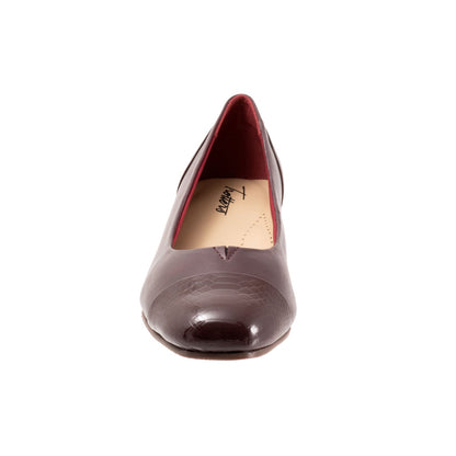 Trotters Daisy T2053-651 Womens Burgundy Leather Slip On Pumps Heels Shoes