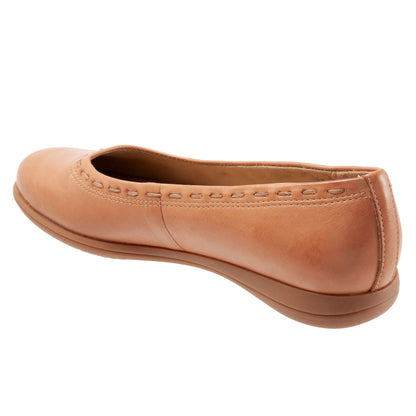 Trotters Dixie T2217-215 Womens Brown Narrow Leather Ballet Flats Shoes