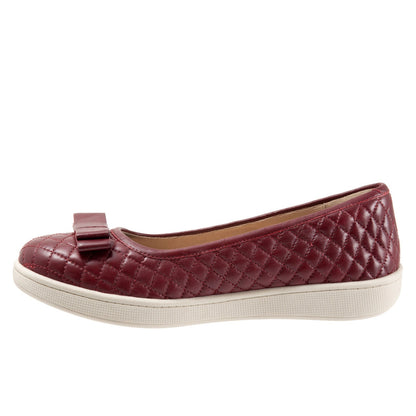 Trotters Anna T2256-601 Womens Red Narrow Leather Ballet Flats Shoes