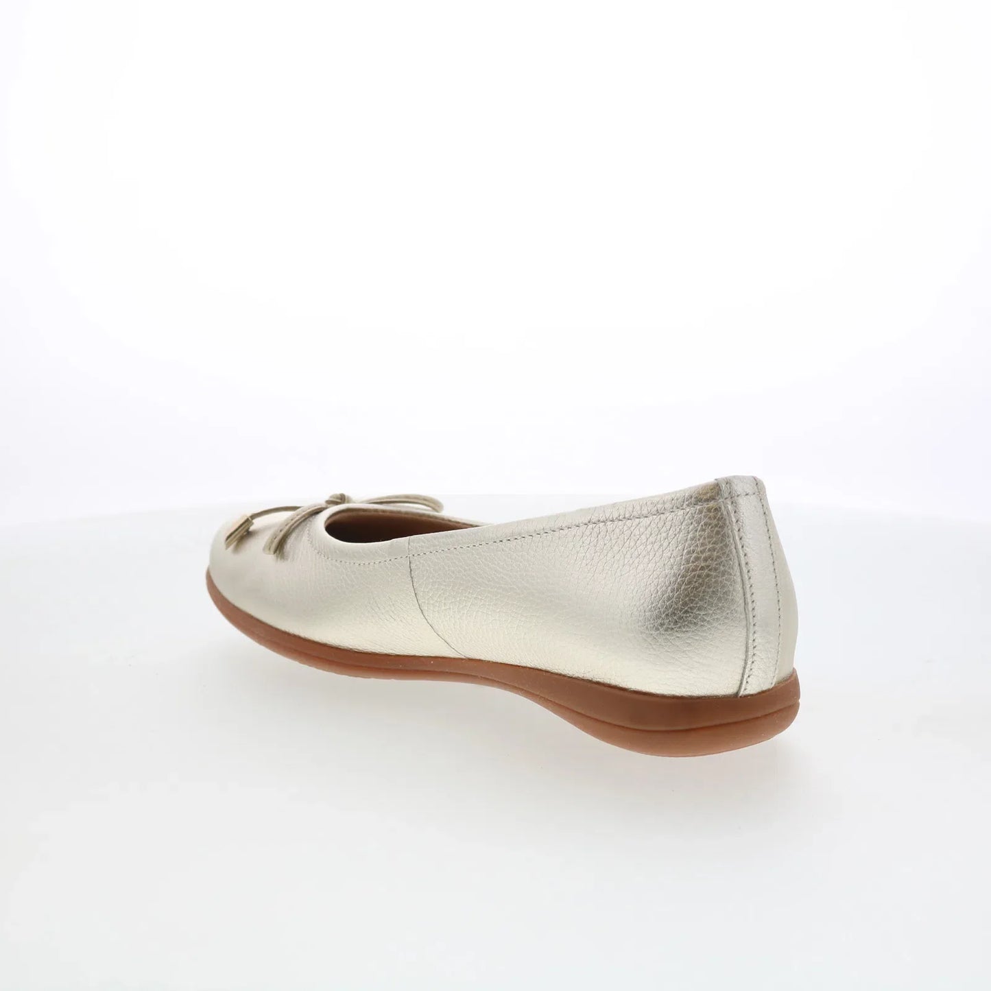 Trotters Dellis T2054-709 Womens Silver Leather Slip On Ballet Flats Shoes