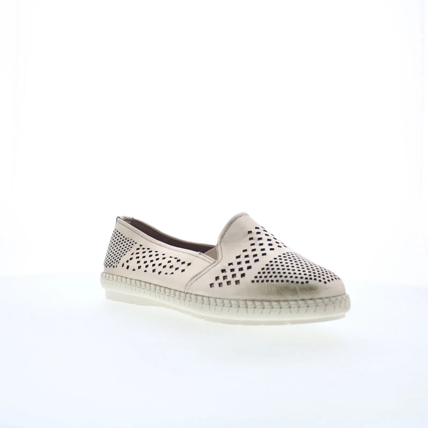 Trotters Royal T2319-719 Womens Silver Leather Slip On Loafer Flats Shoes
