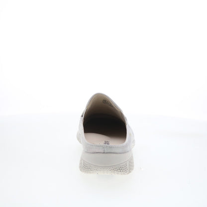 Trotters Uma T2238-044 Womens Silver Leather Slip On Mule Flats Shoes