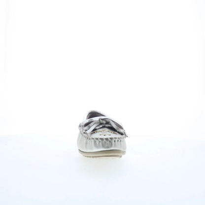 Minnetonka Thunderbird Animikii 627TB Womens Silver Loafer Flats Shoes